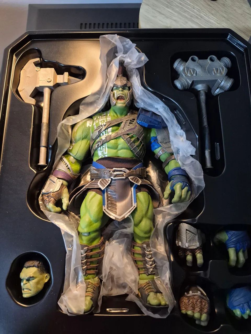 Mezco One:12 Hulk - Thor Ragnarok  - Foto 3
