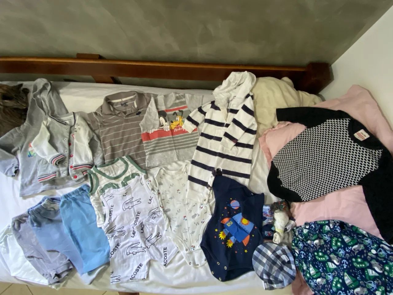 Lote de roupas infantis variadas