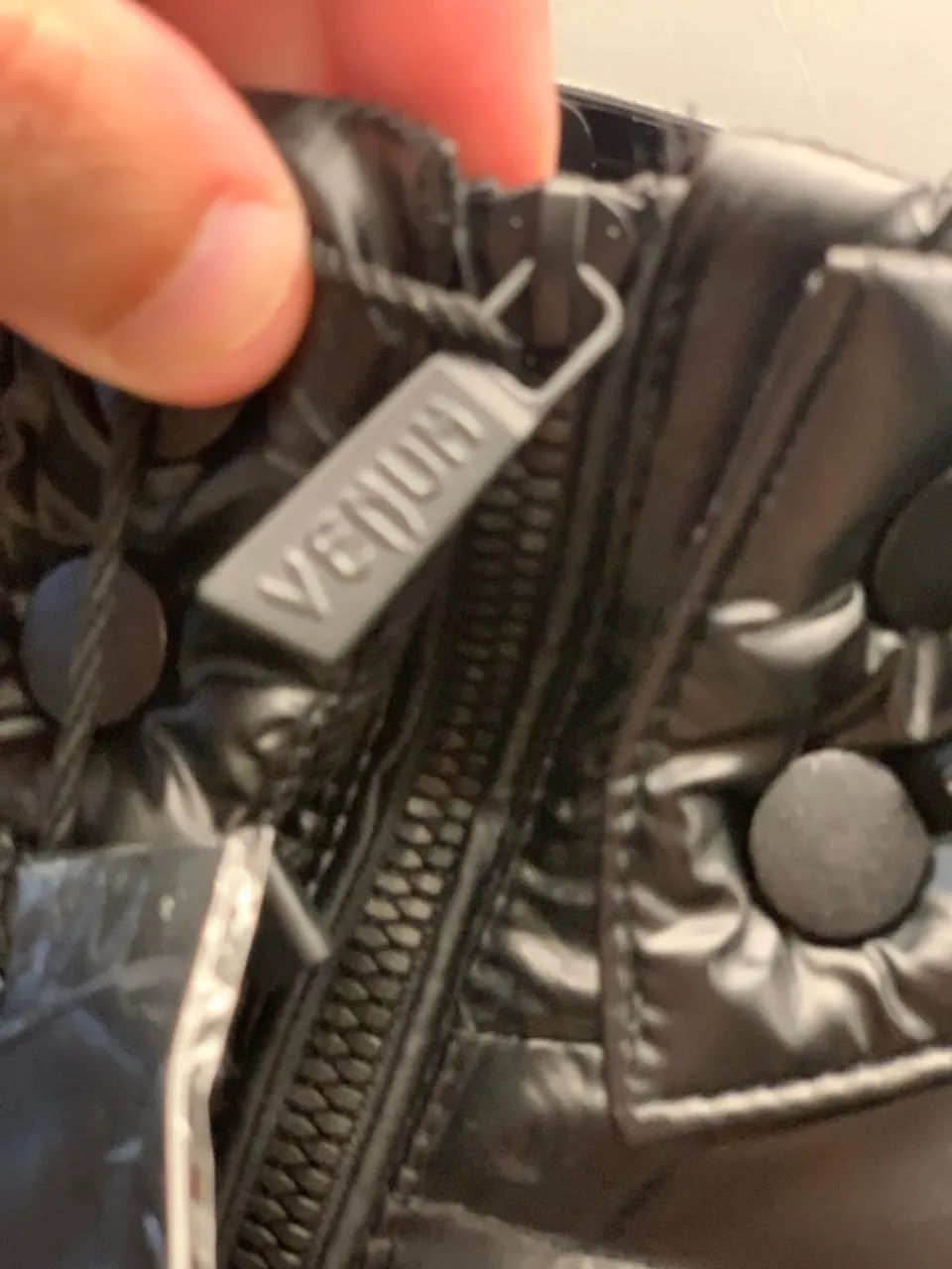 Jaqueta Venum Masculina Dourada e Preta - Foto 5