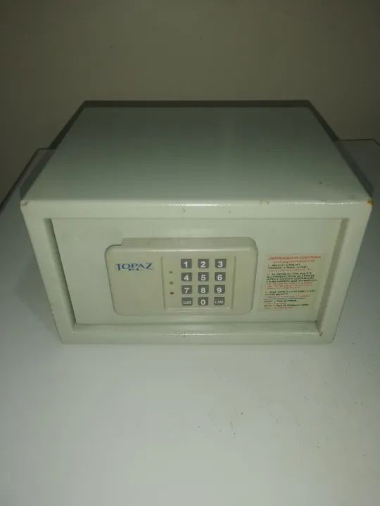 Cofre TOPAZ  com fechadura eletrônica. 