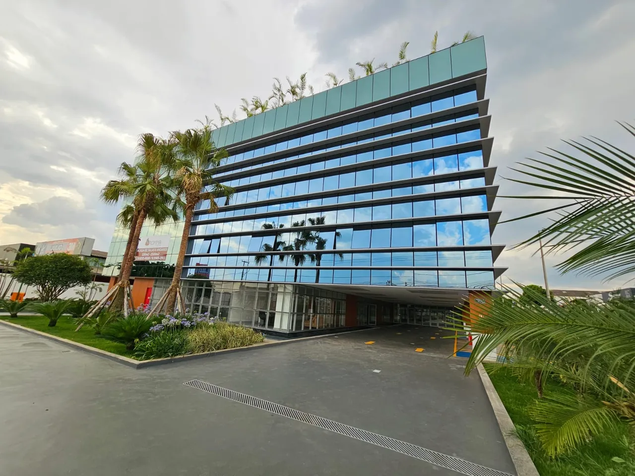 Salas Comerciais para locação com 154,02m², ar cond, pé direito de 2,70m e garagem privati