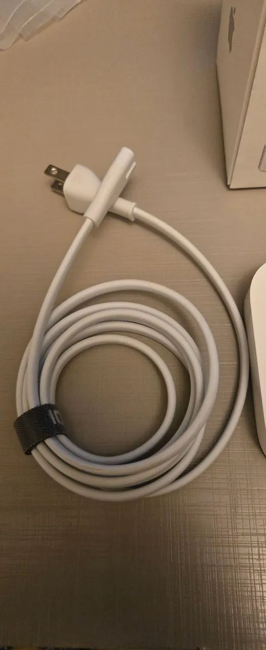 Apple Airport A1392 router in excellent condition64341172851457121