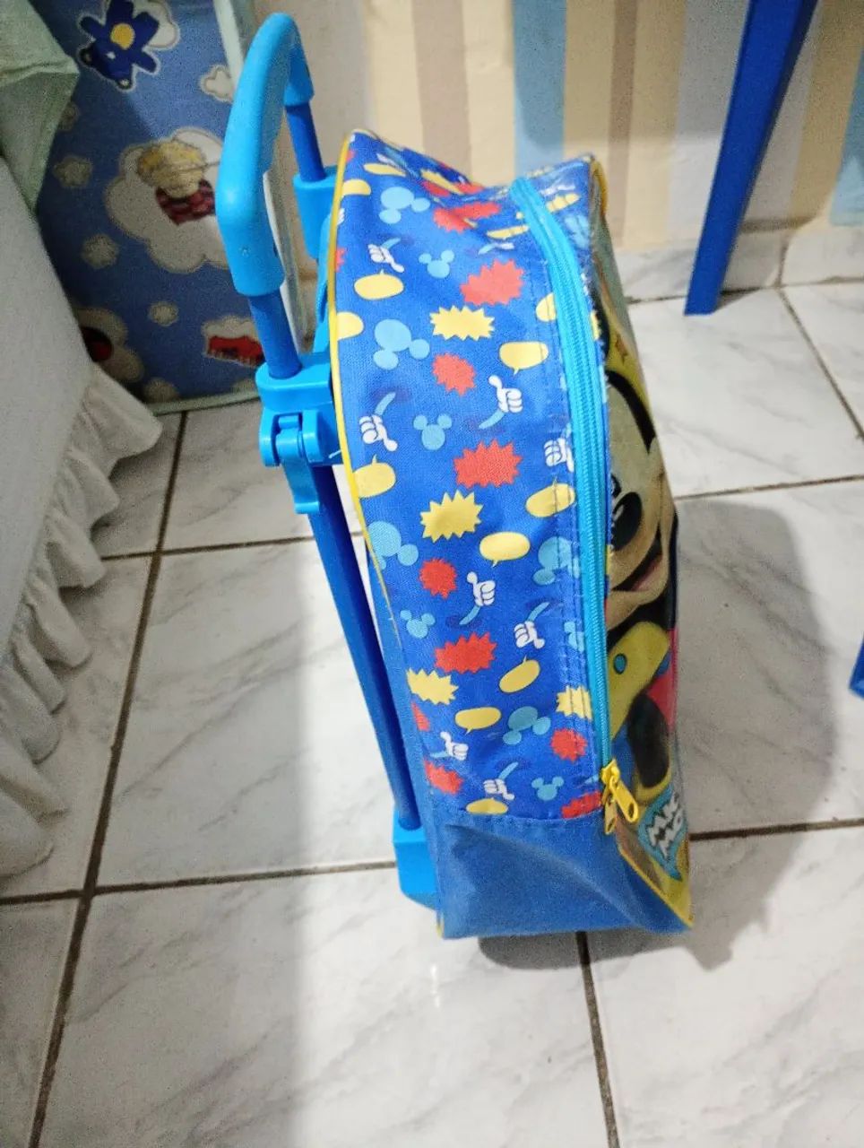 Vendo ou troco bolsa escolar p menina