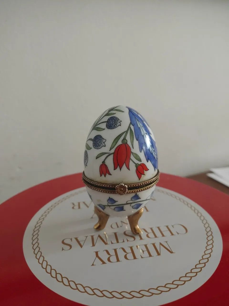 Caixa de bijoux formato Ovo três pés