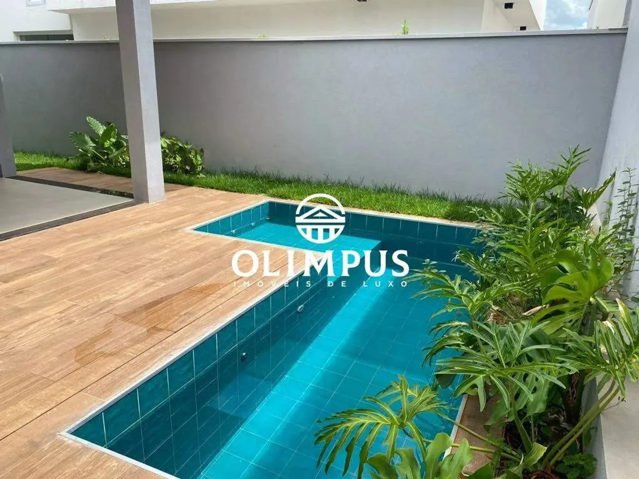 Belíssima casa térrea disponível para locação no condomínio Splendido.