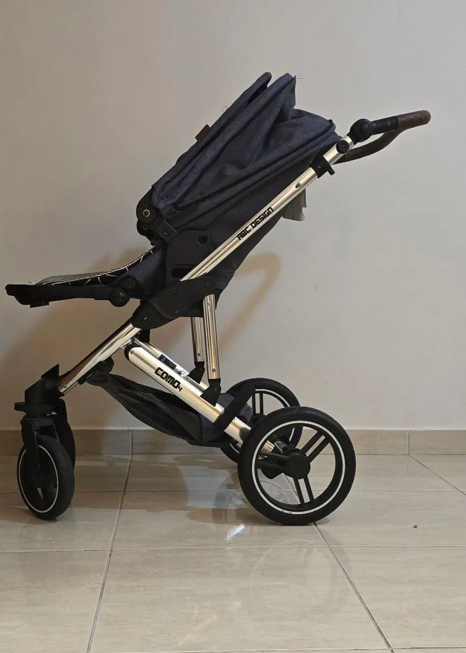 Carrinho de bebê moderno e prático - Foto 4