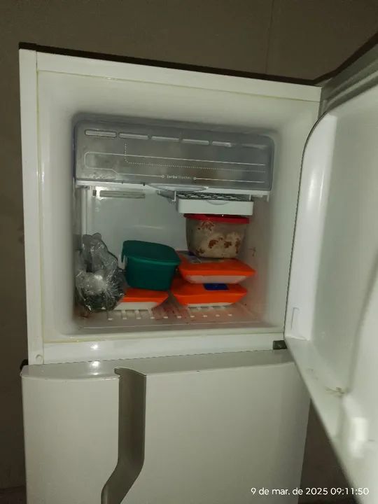 Geladeira Eletrolux ( Frost Free) duplex e guarda-roupas 3 portas ( de correr ) - Foto 4