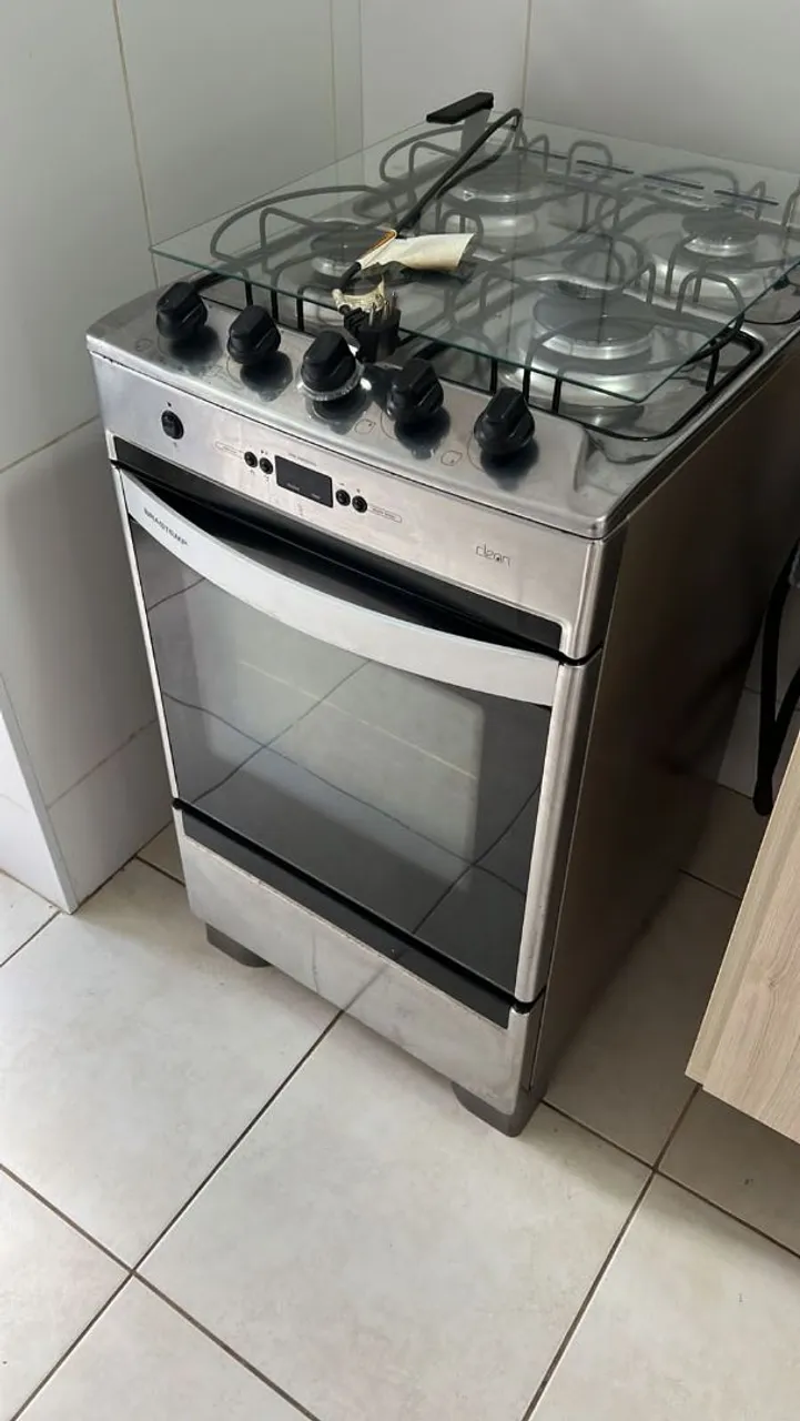 Fogão Brastemp Clean 4 Bocas com Forno e timer