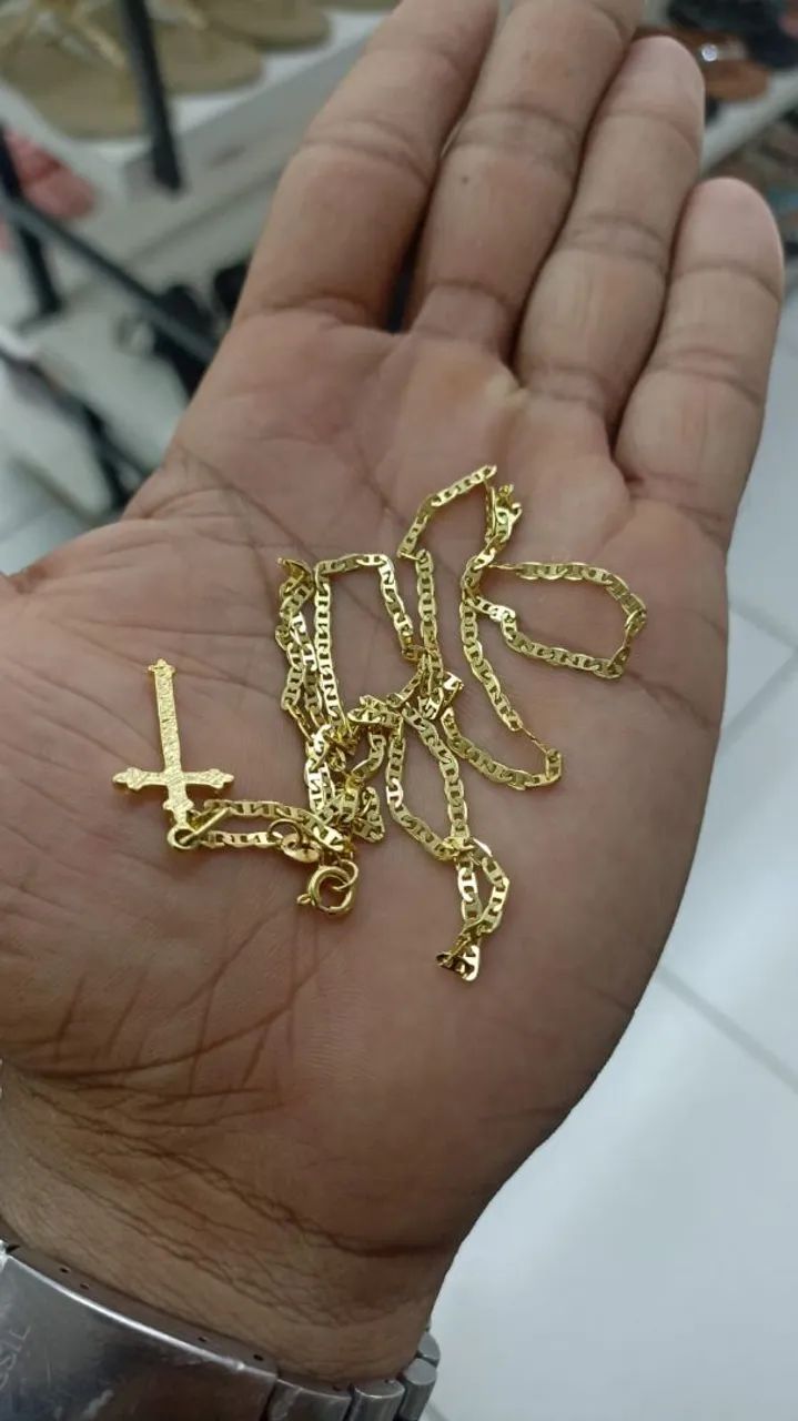 Cordão com Cruz semi jóias 