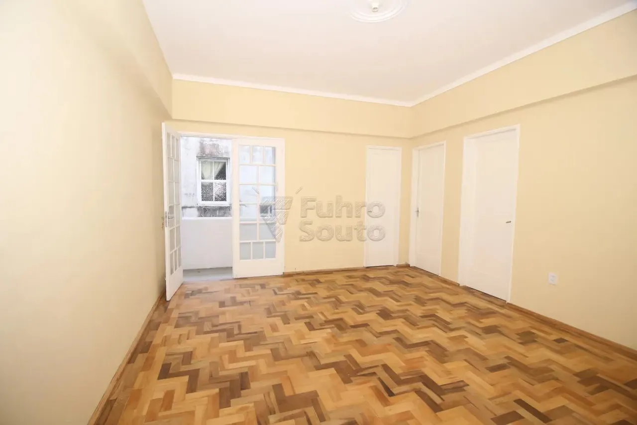 Apartamento de 03 dormitórios na Av. Fernando Osório