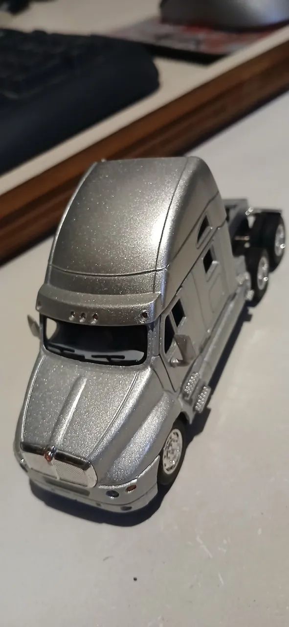 Miniatura caminhão Kenworth 2000 - Foto 3