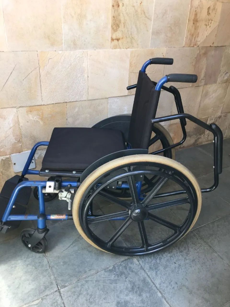 VENDO CADEIRA DE RODAS - Foto 5