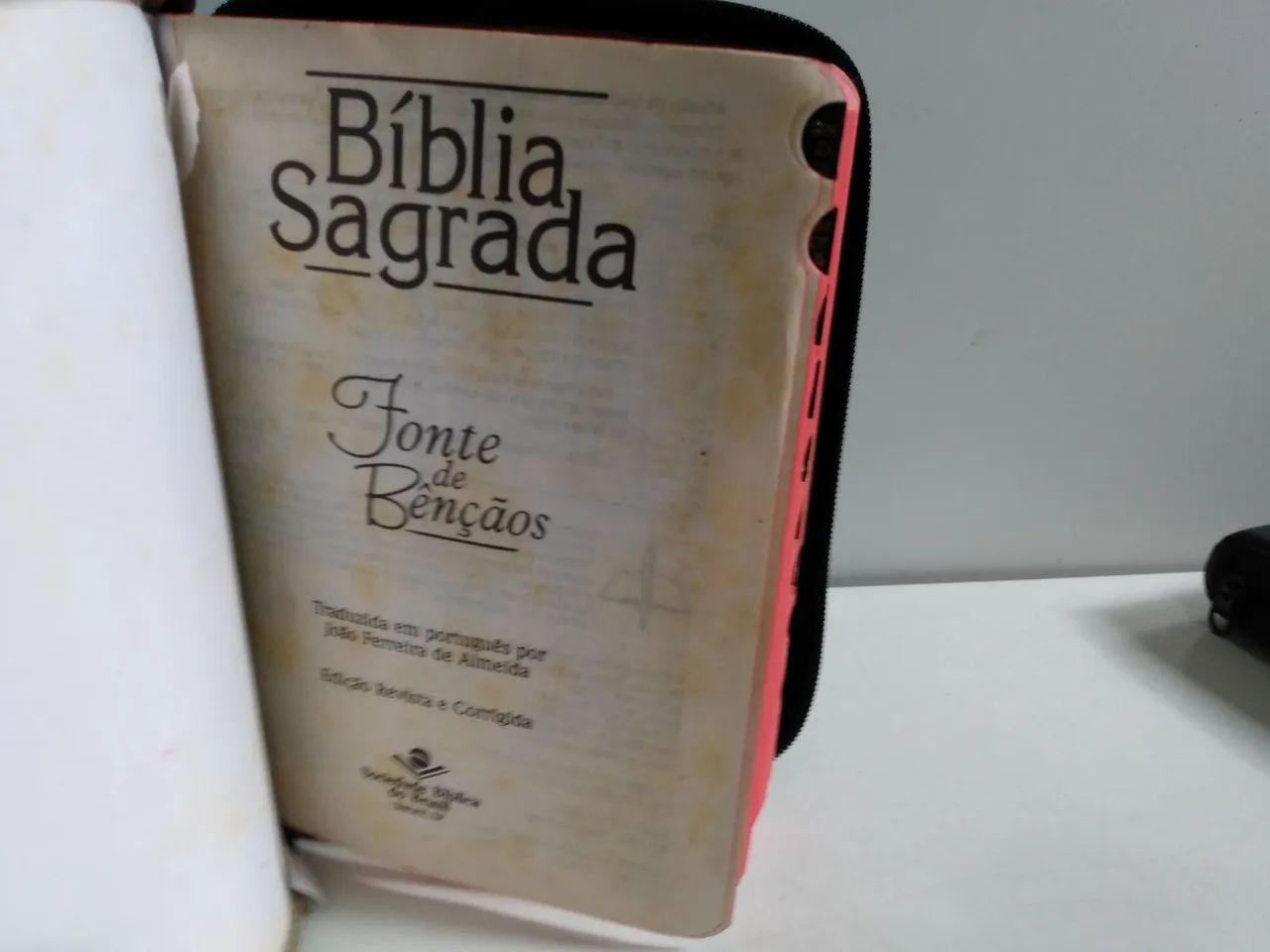 2 Bíblias Sagrada de Bolso Com Capa de Zíper Borda Vermelha Com Índice  - Foto 5