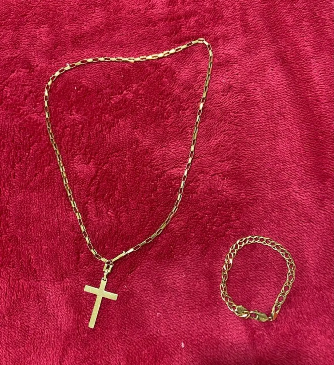 Conjunto Colar Cruz e Pulseira Dourados