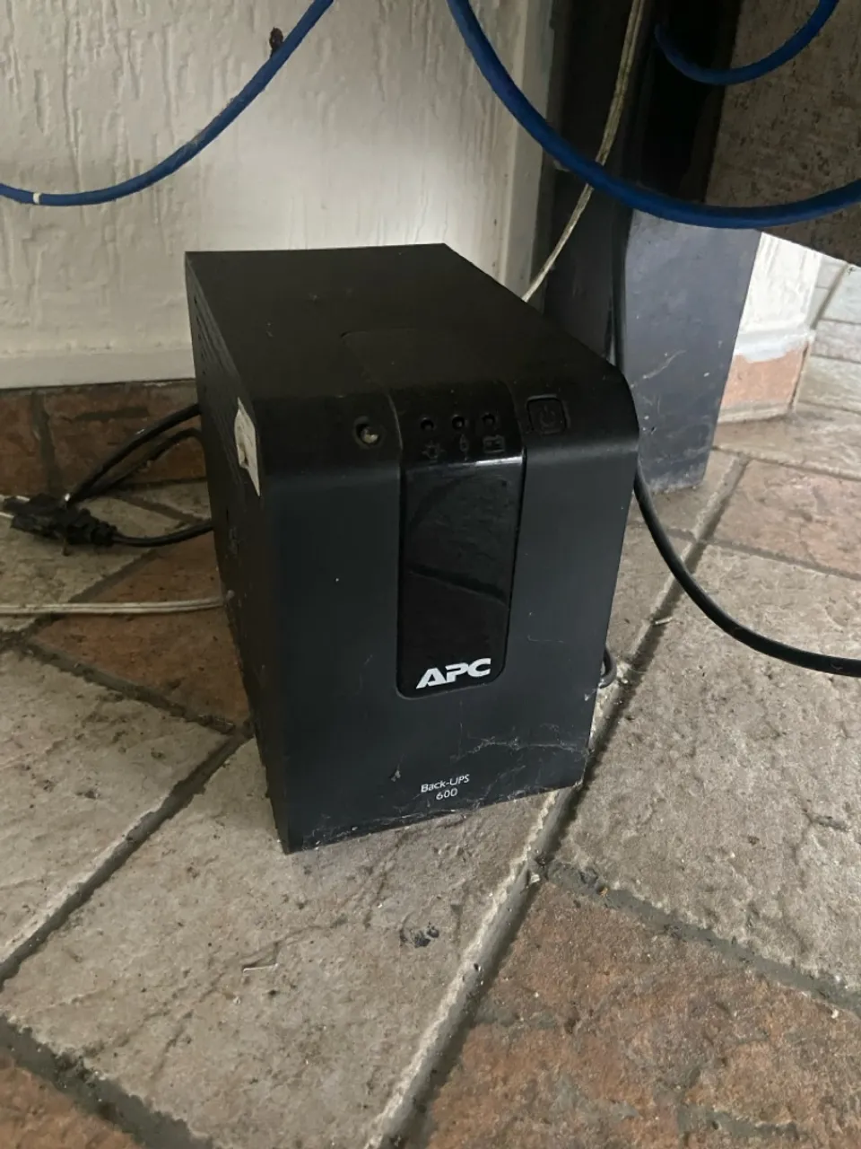 Nobreak APC Back-UPS 600