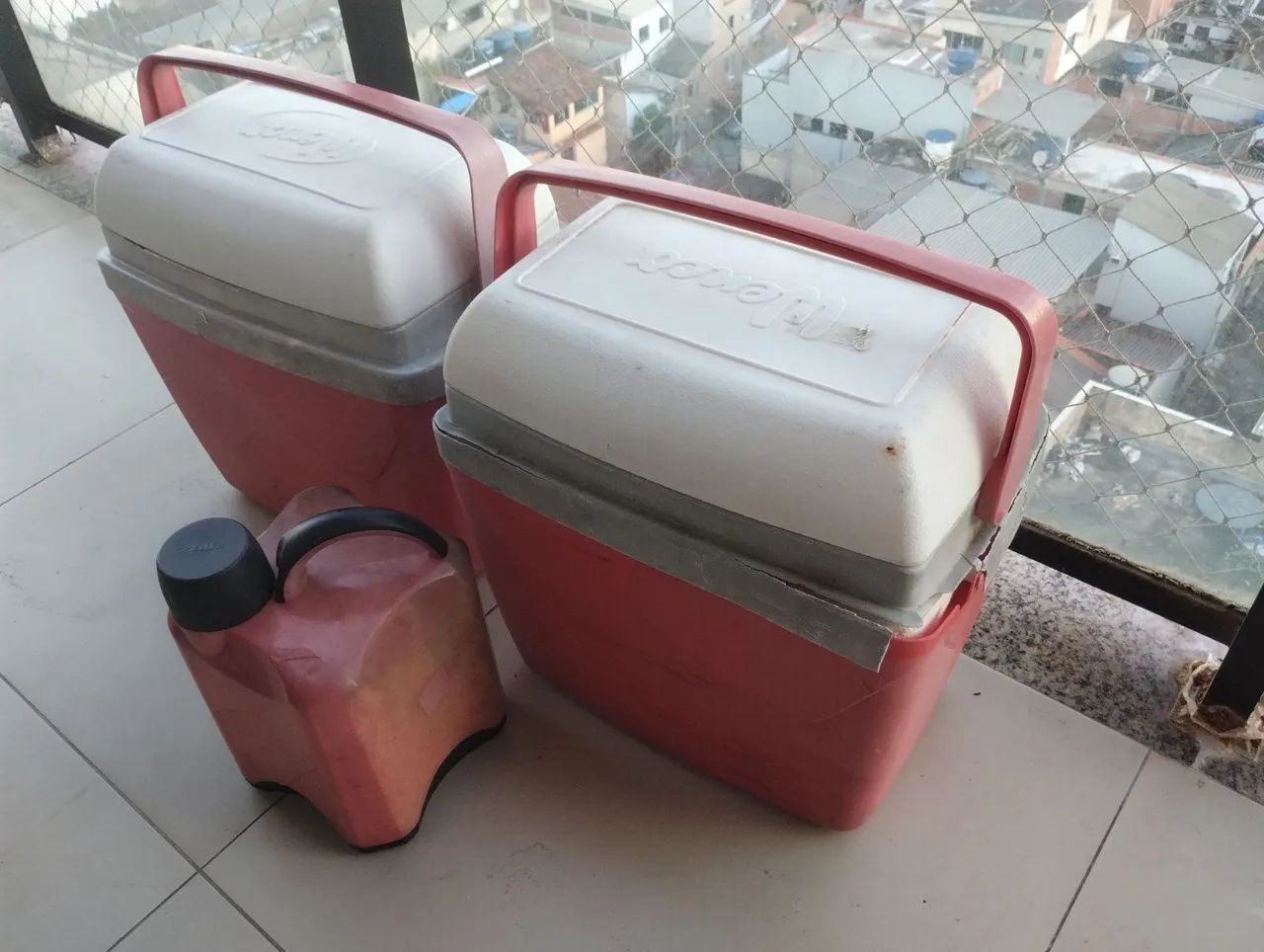 Caixa térmica e garrafa termica lote