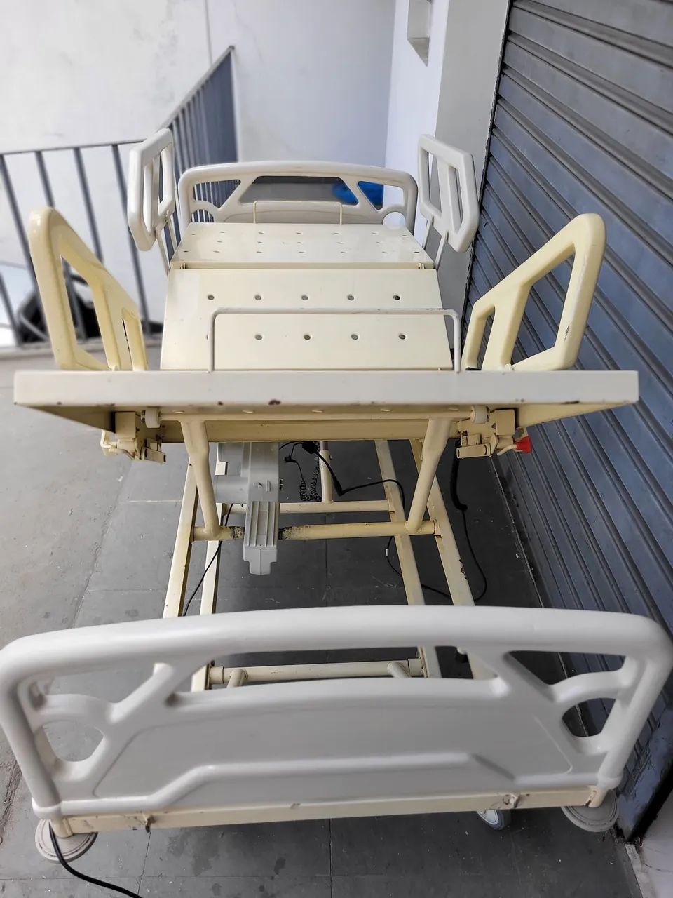 Cama hospitalar elétrica com elevador de altura  - Foto 3