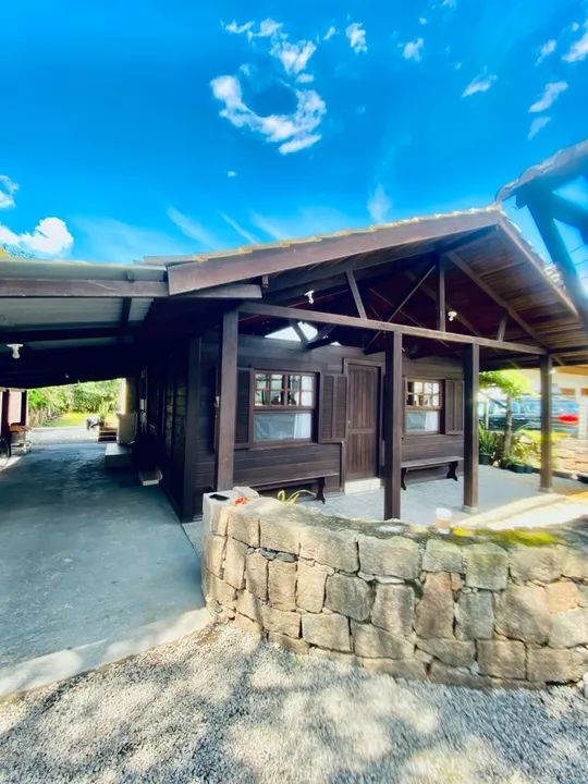 Casa aconchegante para temporada em meio à natureza