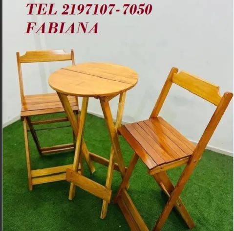 Mesa bistro com 2 cadeiras altas 