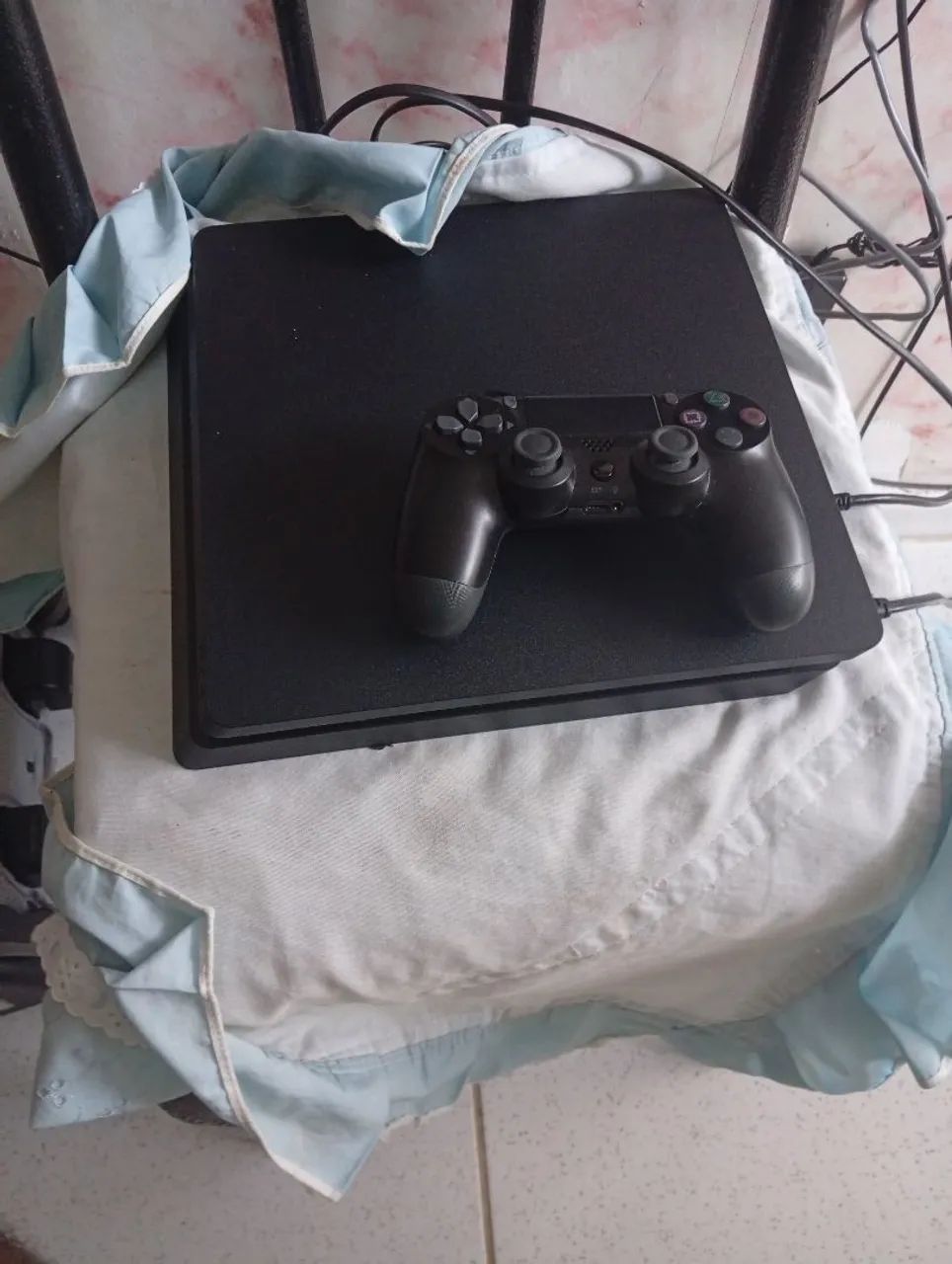 Ps4 slim com 5 jogos 