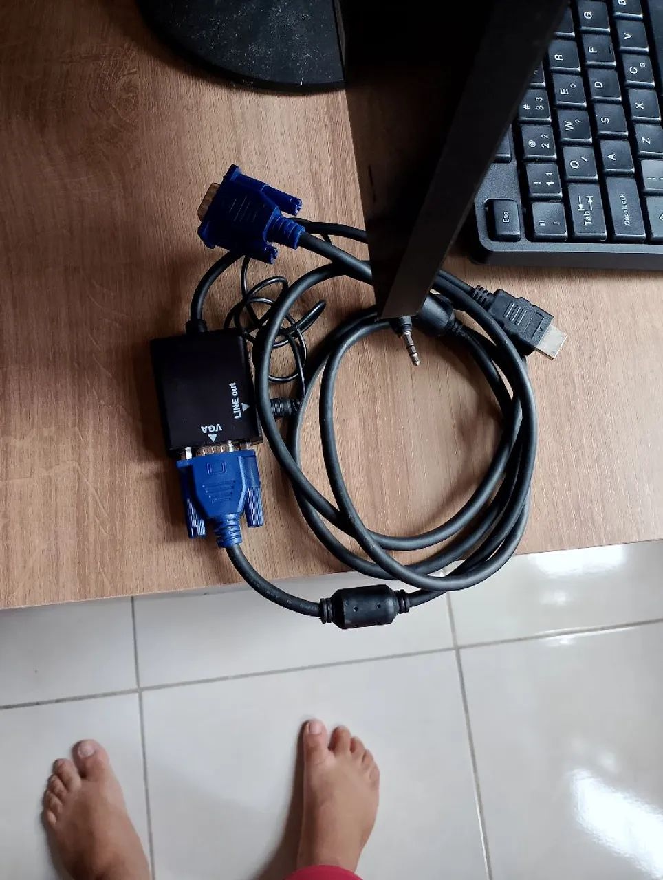 Monitor vga com base e adaptador HDMI  - Foto 2