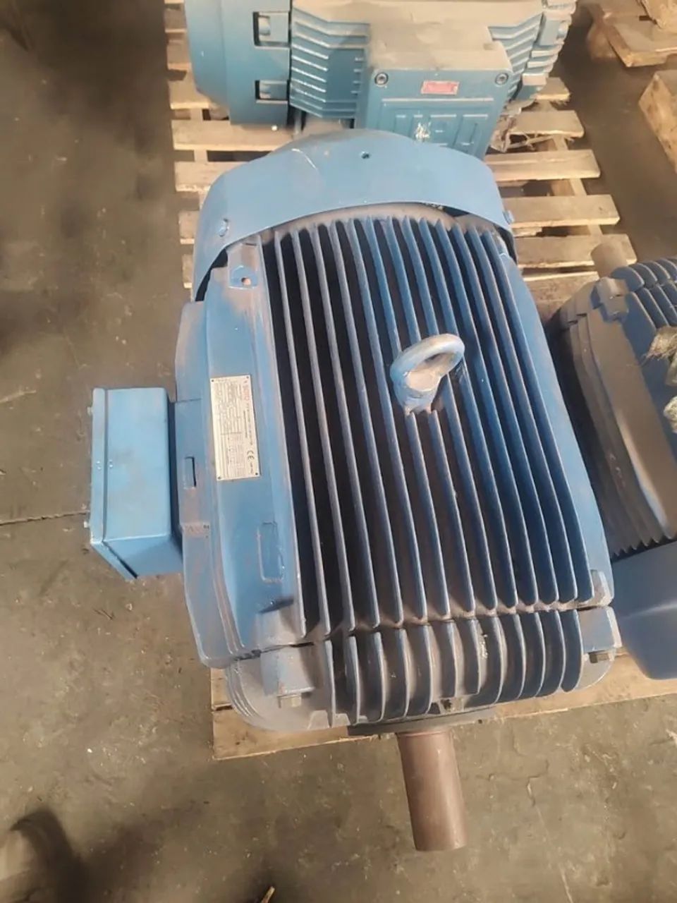 MOTOR ELÉTRICO WEG 100 CV 8 Polos 880 rpm