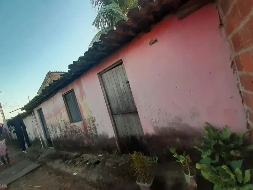Vende-se vila de quartinhos no povoado crasto 