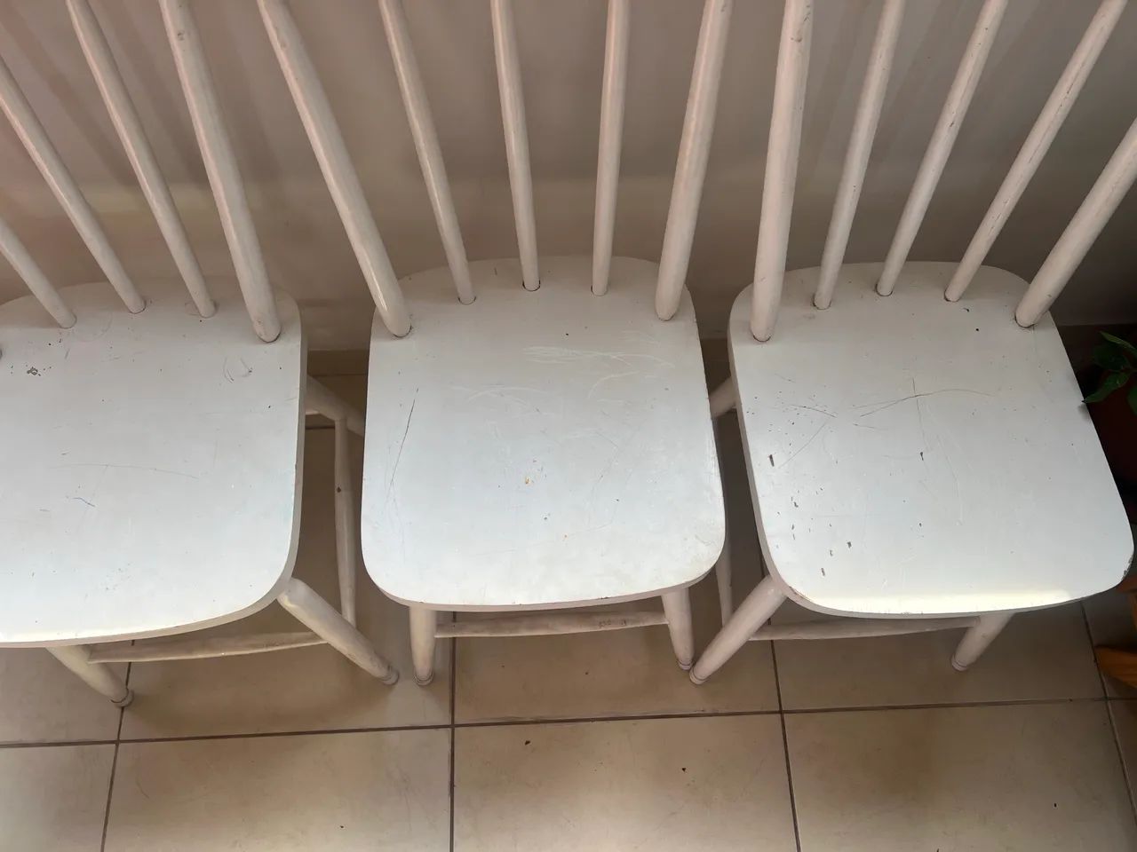 Mesa de madeira com 3 cadeiras  - Foto 5