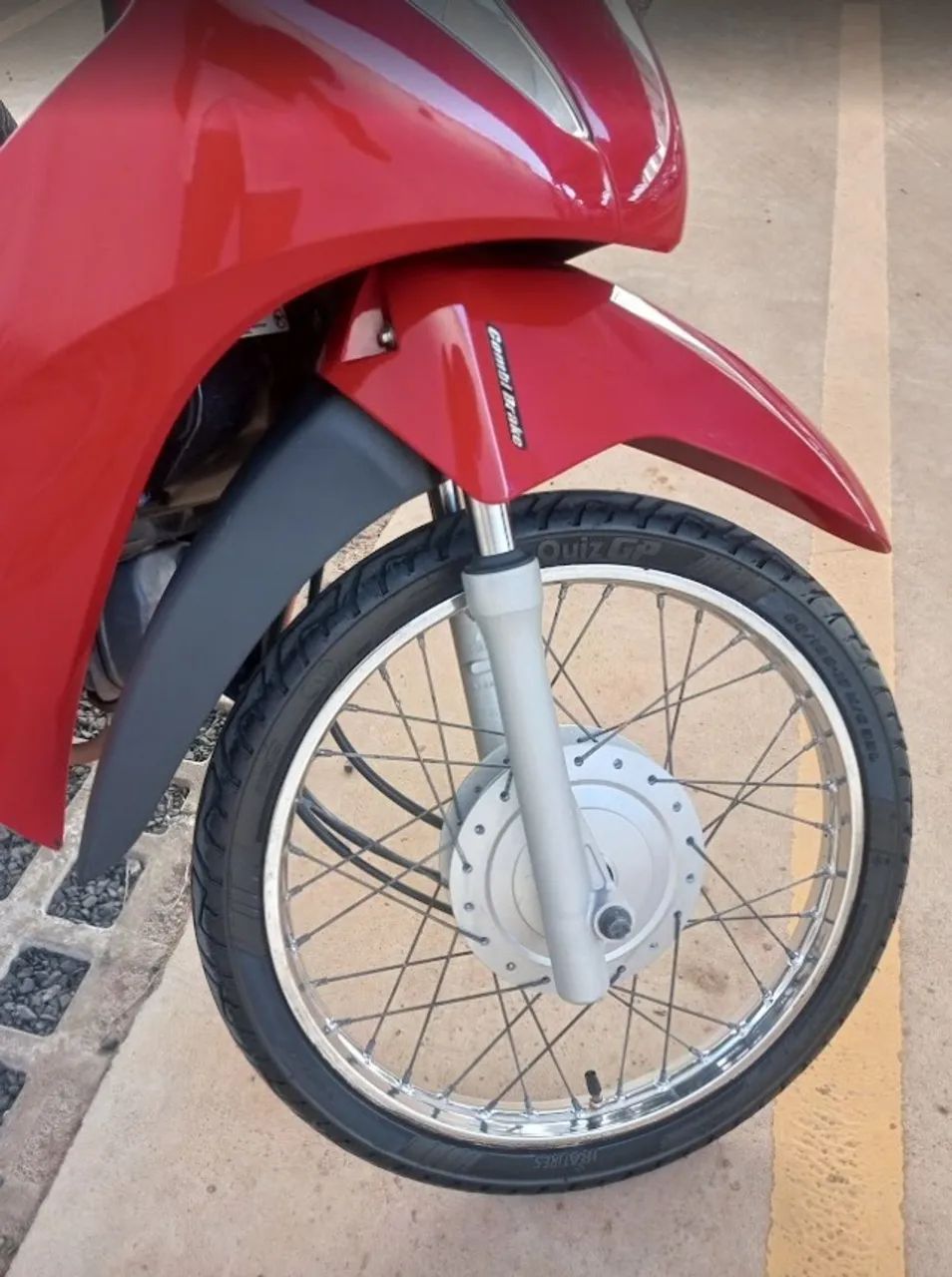 Excelente moto Km baixo 