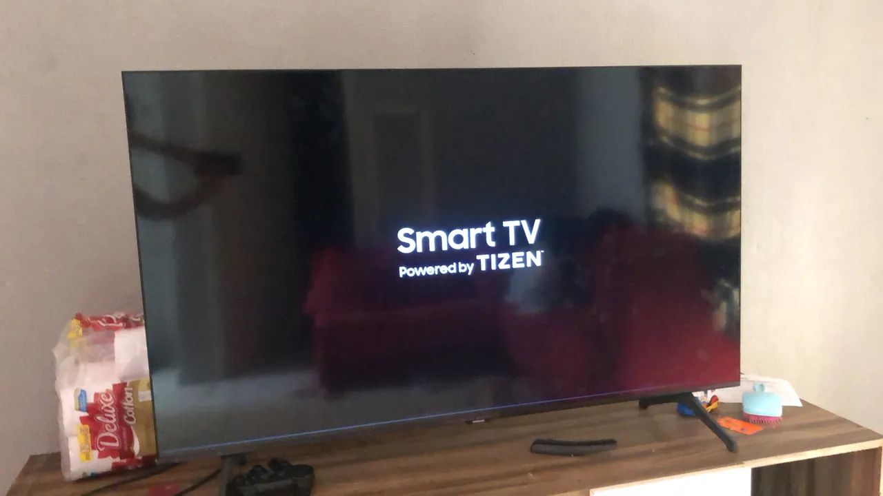 Vende-se TV Smart 55 polegadas com defeito , ela liga e desliga ! Pago 1890  - Foto 2