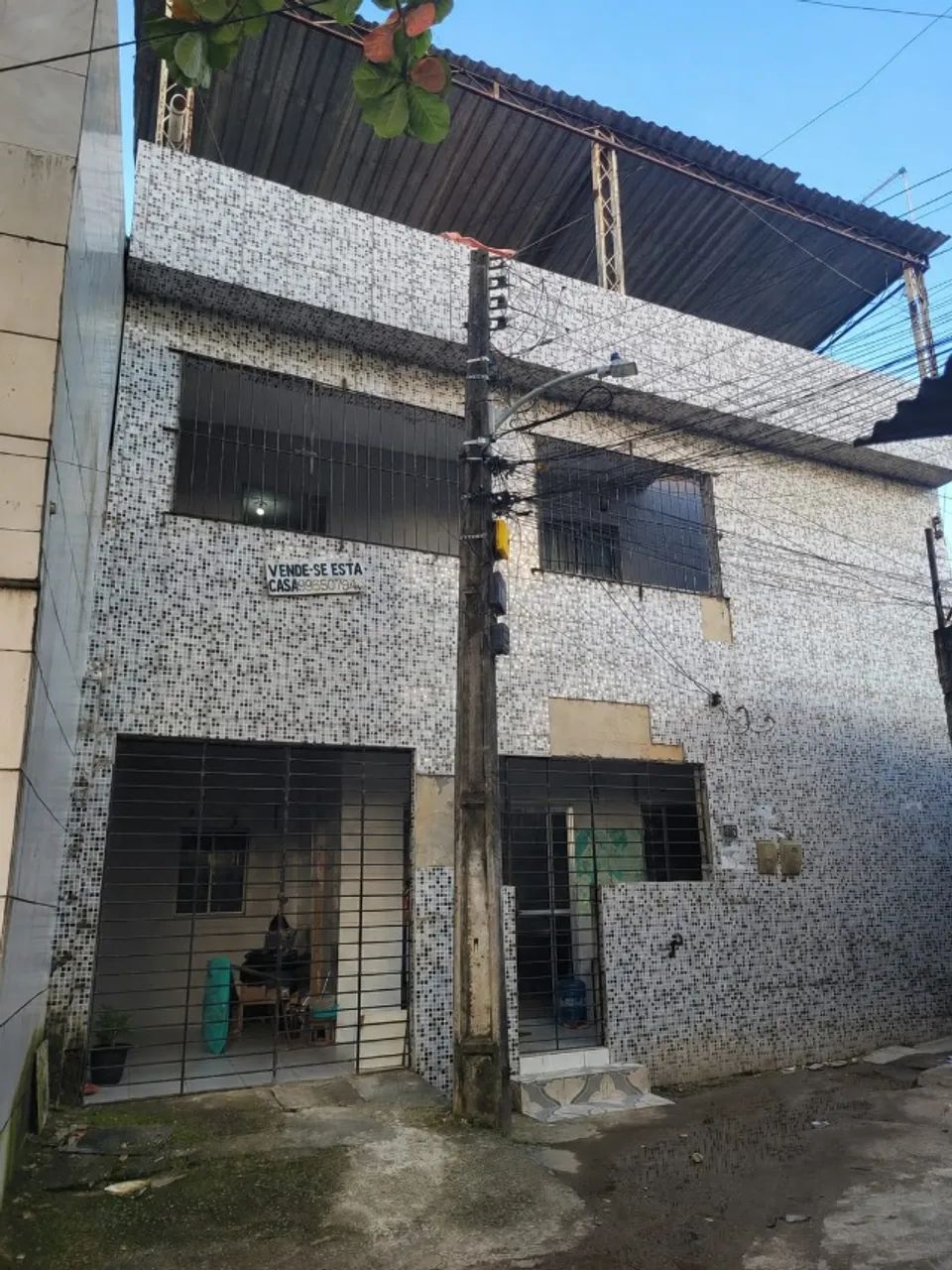 Vende-se duas casas.