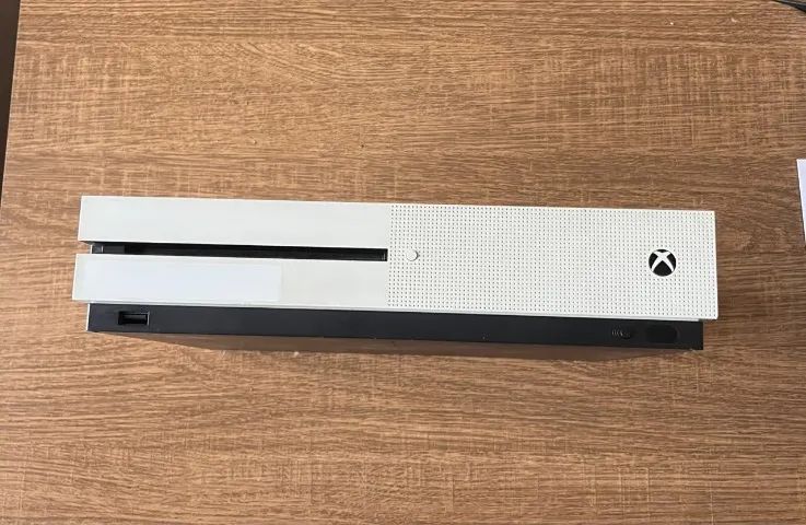 Xbox One S (1TB) + Controle - Foto 4