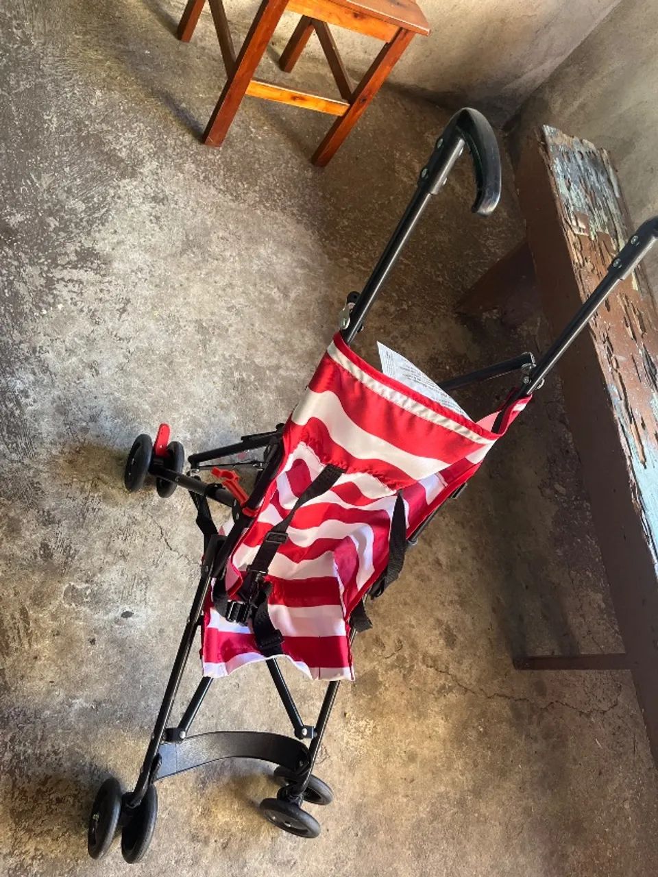 Carrinho de bebê guarda chuva 