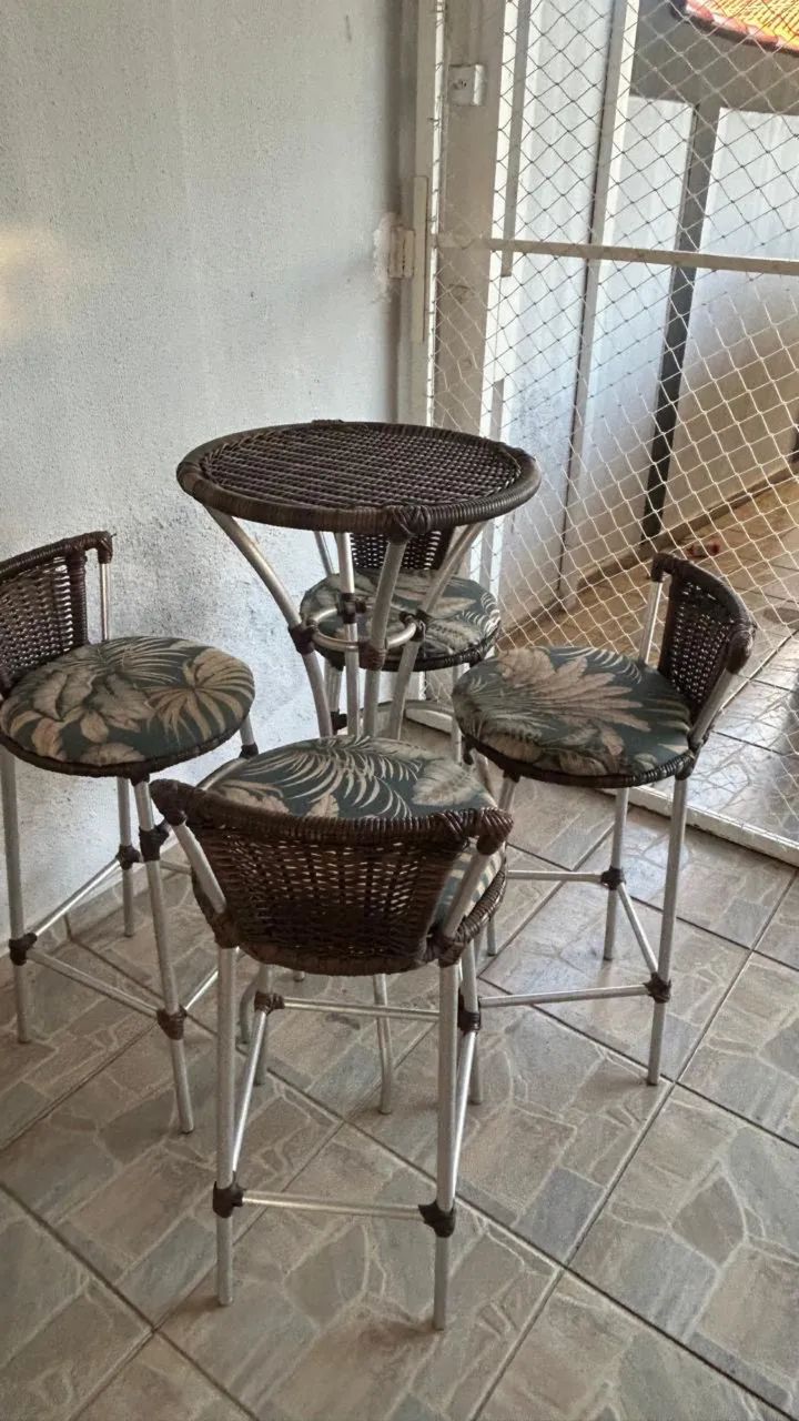     Conjunto Bistrô com 4 Banquetas para Varanda Gourmet - Foto 4