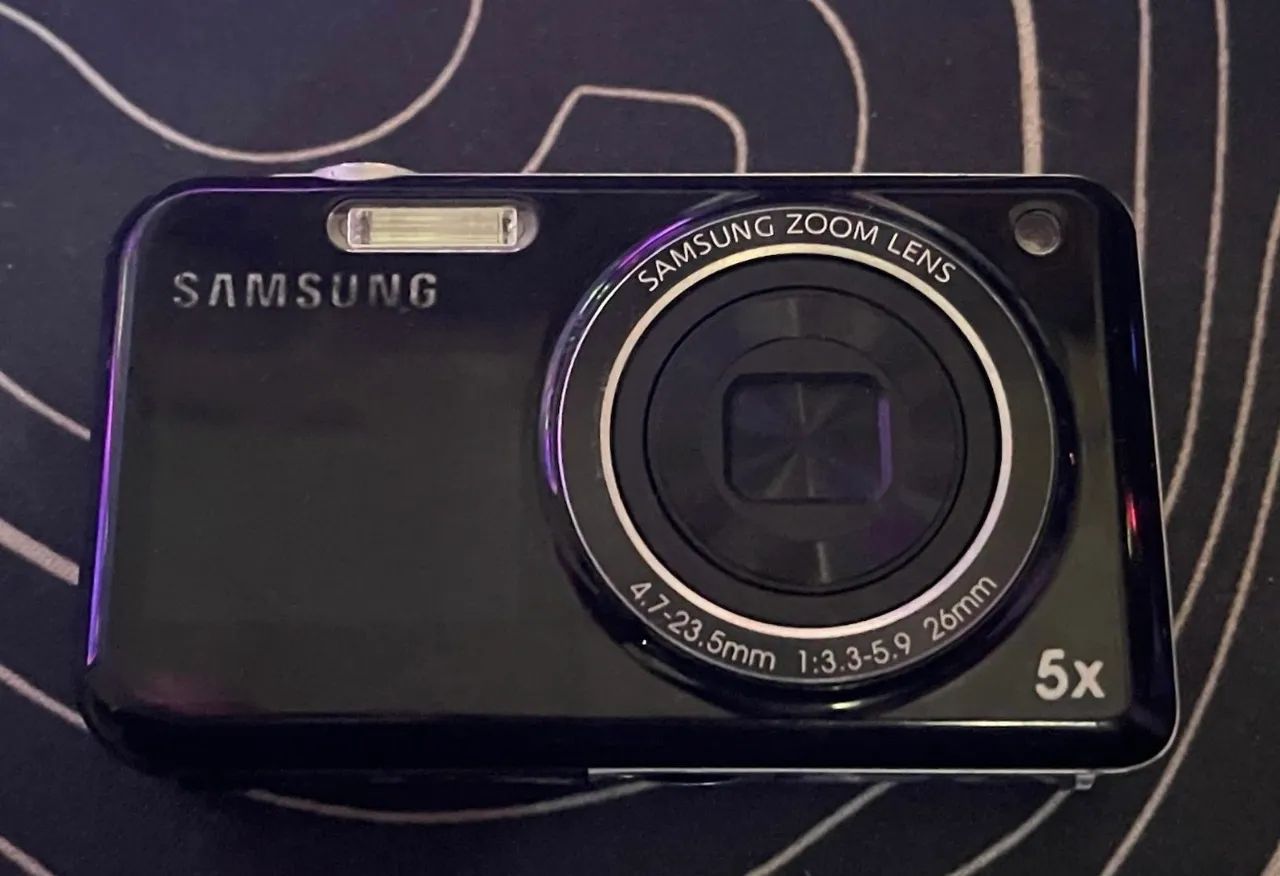 Câmera digital preta Samsung com função de selfie  - Foto 2