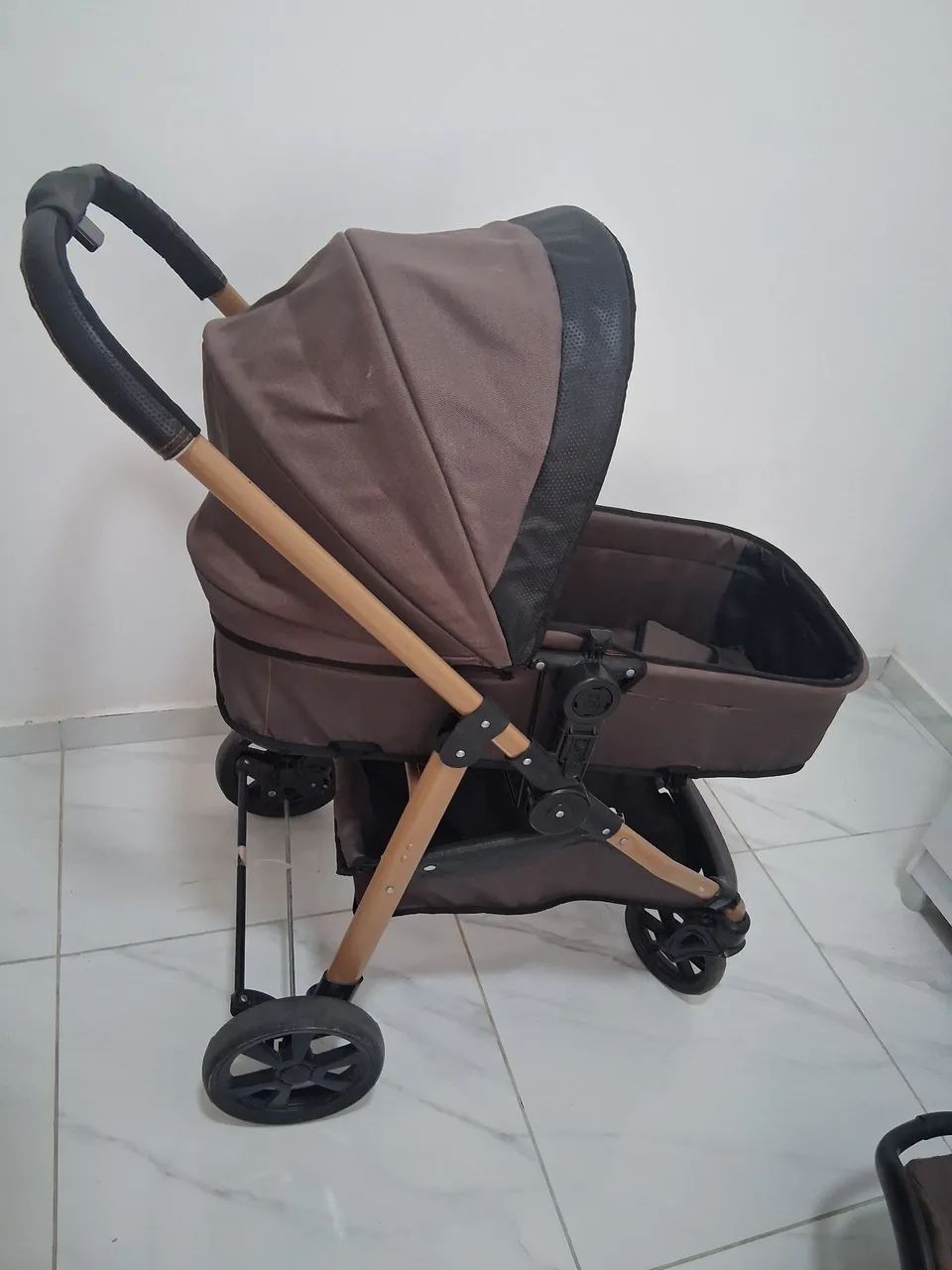 Carrinho de bebê tipo moisés Galzerano