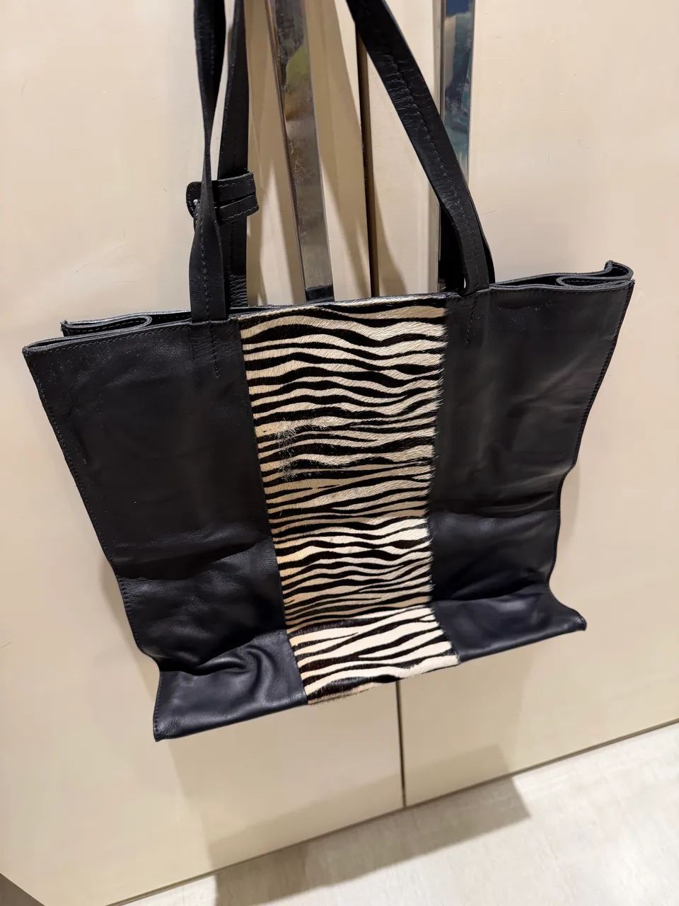 Bolsa de Couro com detalhe animal print - Foto 3
