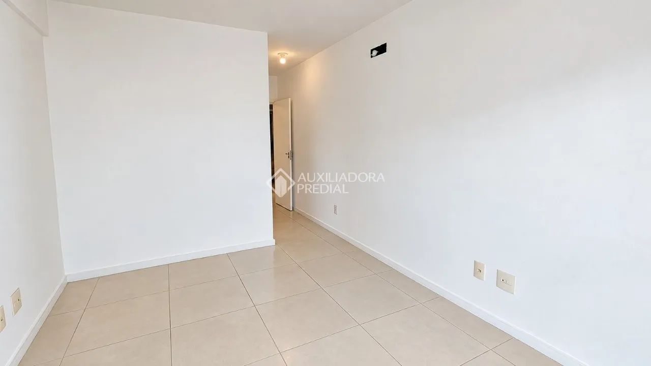 Apartamento à venda com 75 m² e 2 dormitórios no bairro Itacorubi - Foto 4