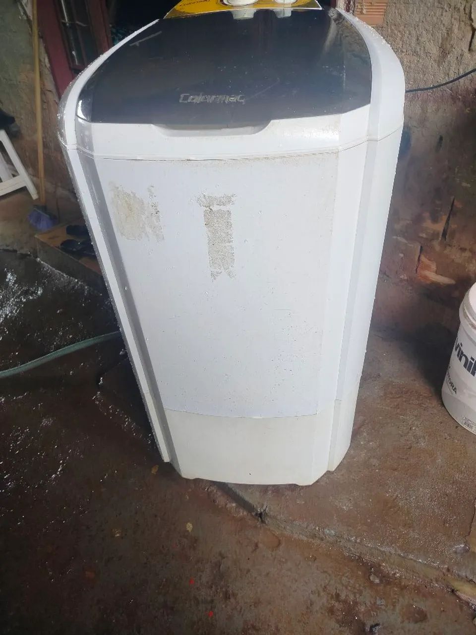 Vende se um tanquinho de 16 quilos usado mais funciona tudo 