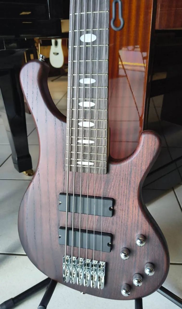 Contra Baixo Strinberg SAB66 de 6 cordas Novo Mixer Instrumentos