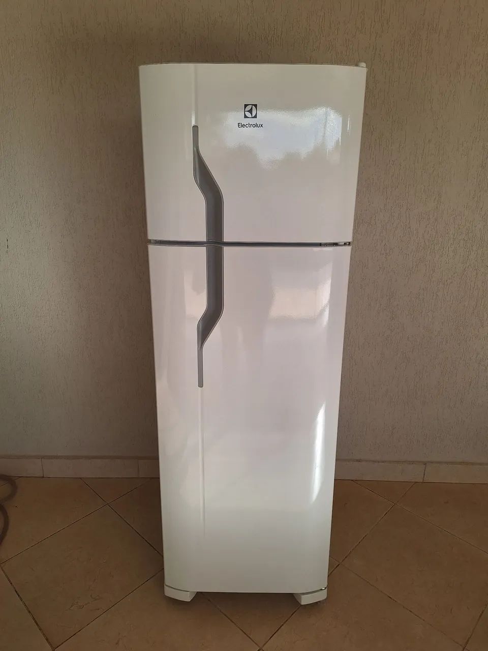 Vende- se Geladeira 260 litros Eletrolux/frost free
