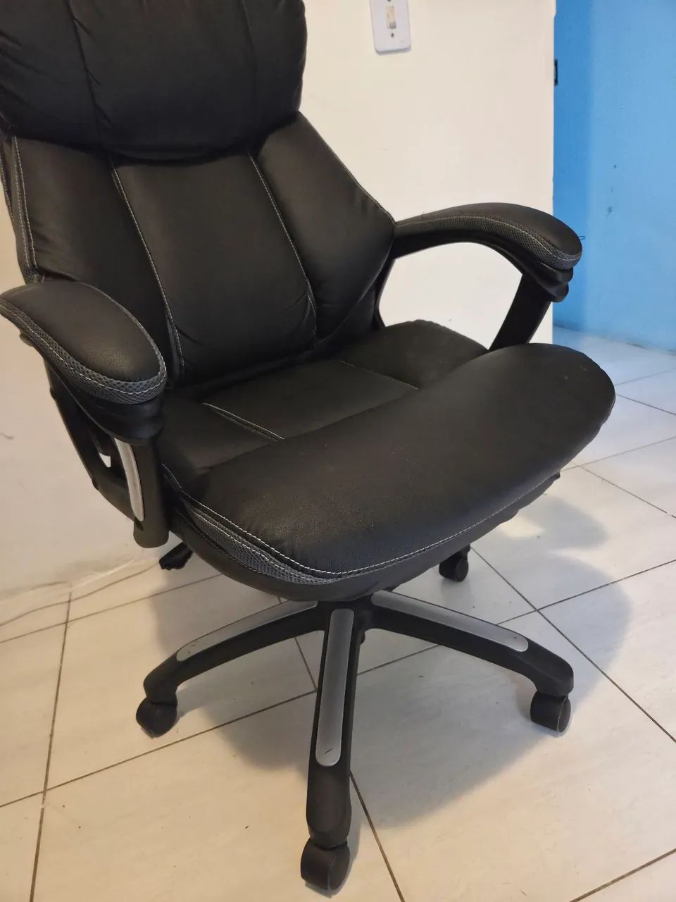 Cadeira Presidente de Escritório Couro PU Super Acolchoada - Foto 5