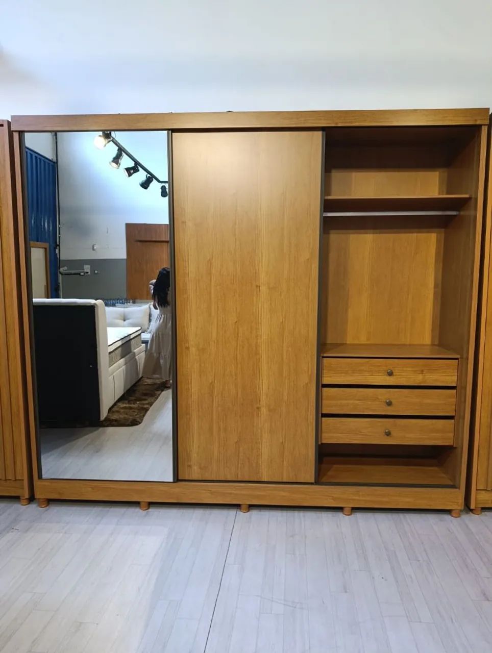 Guarda roupas 2,70m com espelho pronta entrega  - Foto 4
