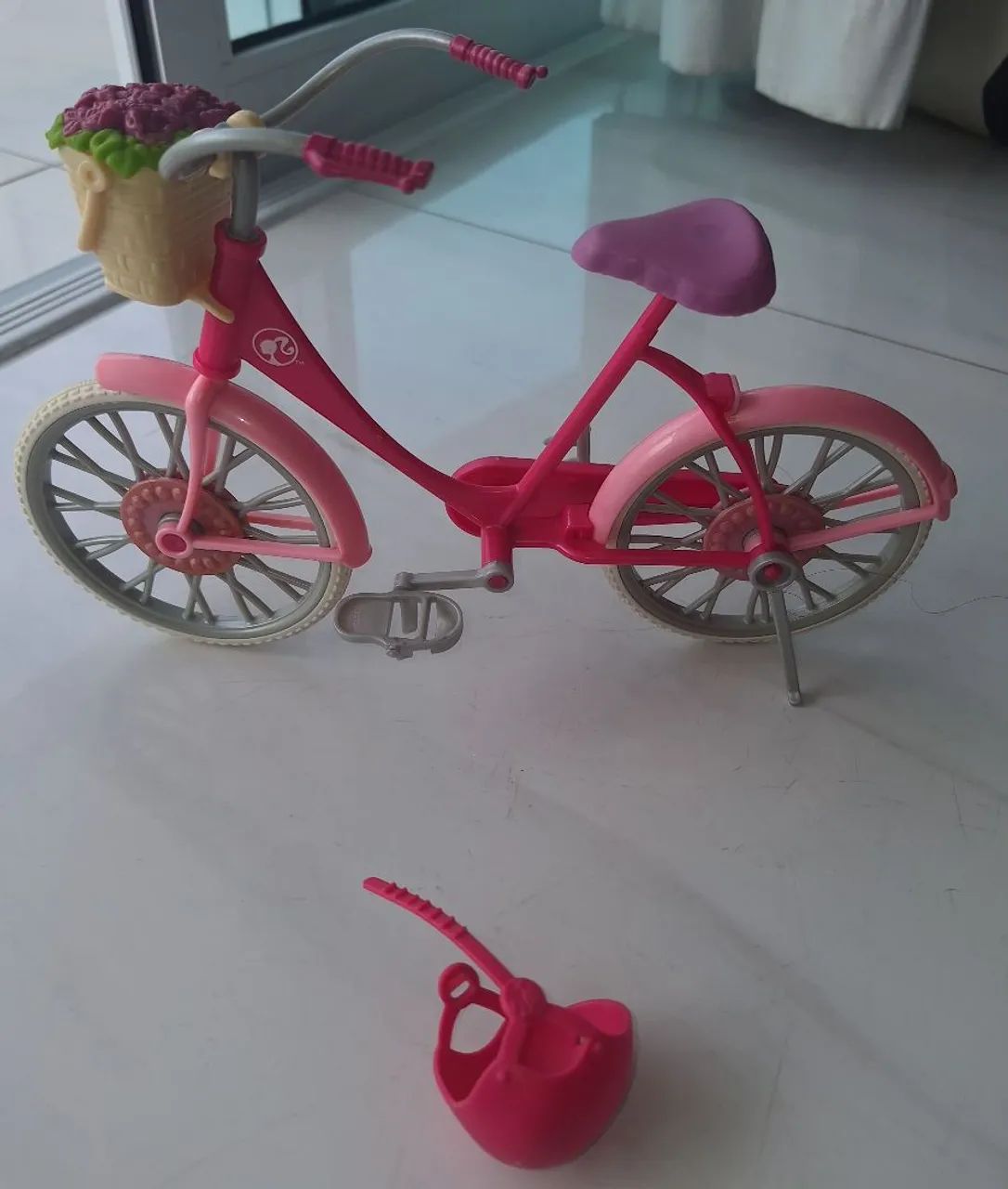 20 BONECAS da COLEÇÃO BARBIE e uma BICICLETA - Foto 4