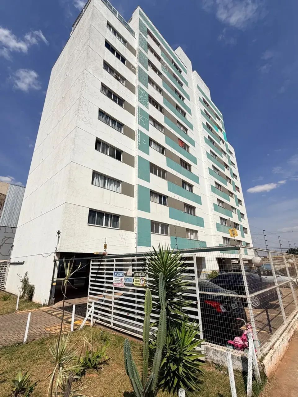 AP 1 QUARTO COM VAGA DE GARAGEM TODO MOBILIADO .