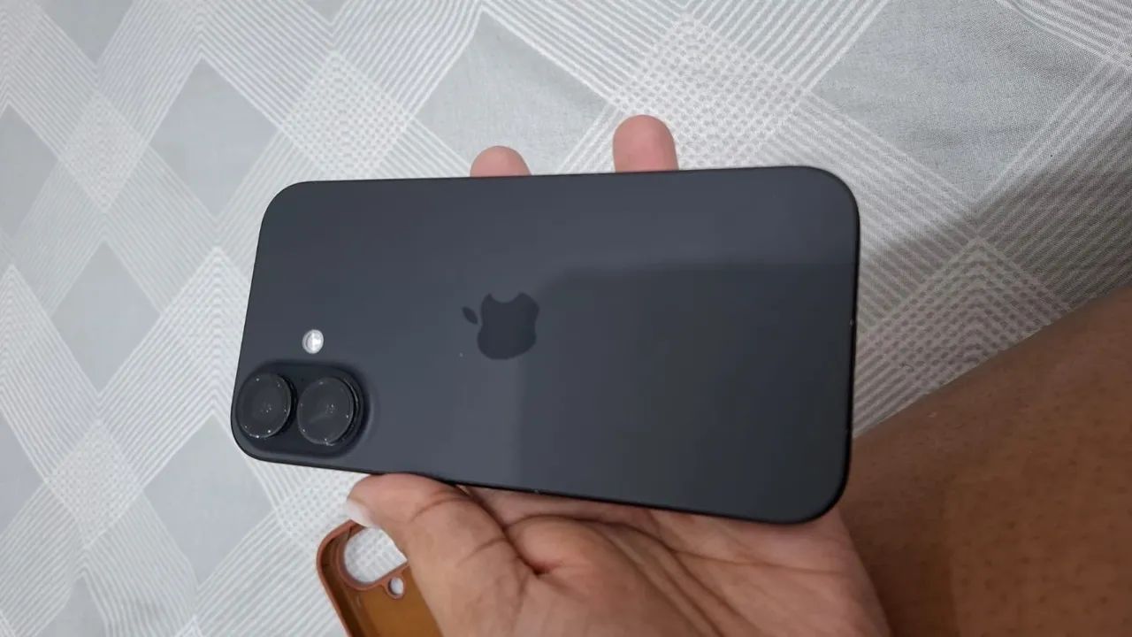 iPhone 16