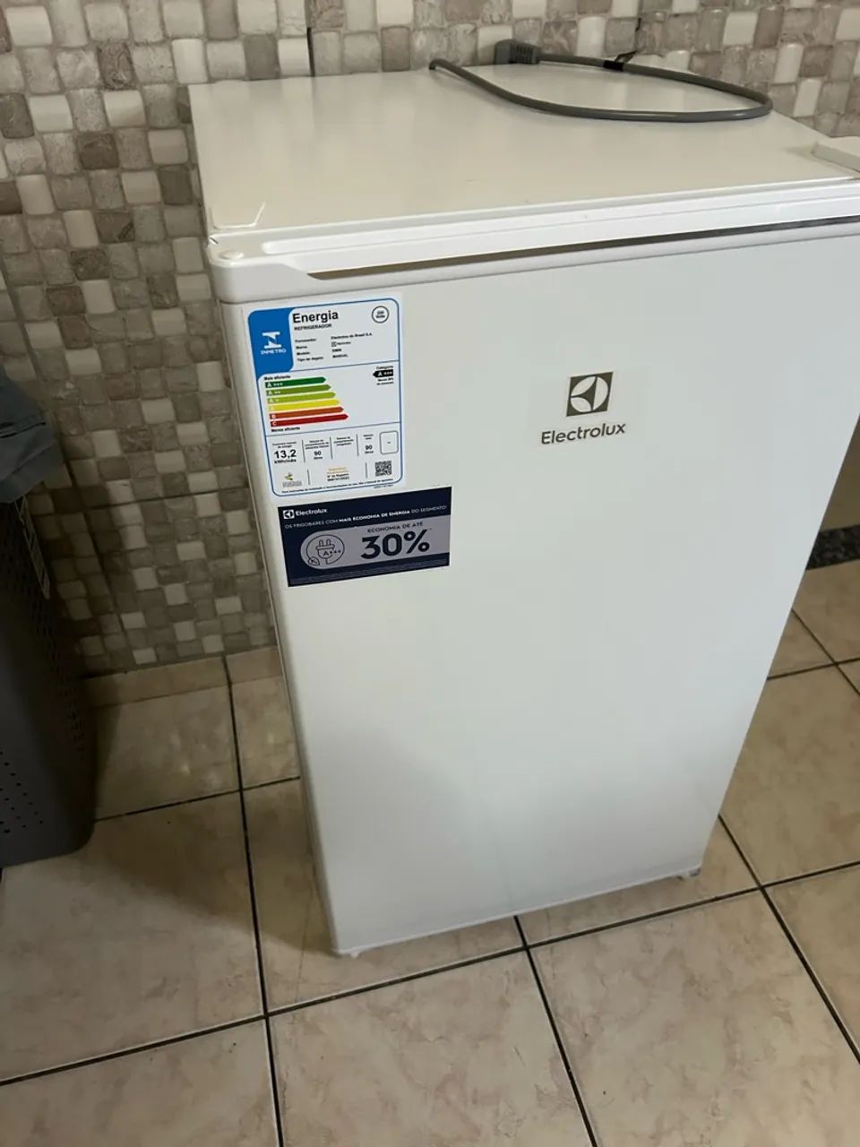 Frigobar Electrolux Efficient EM90