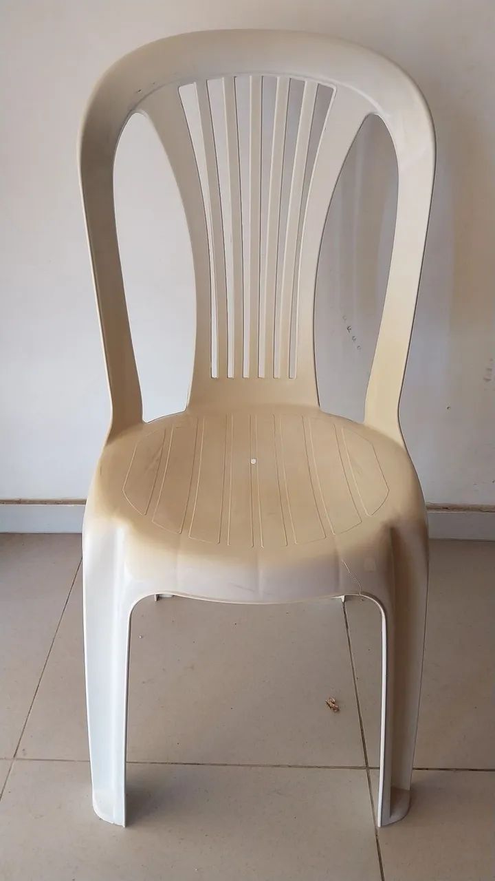 Cadeiras e Mesas plásticas!
