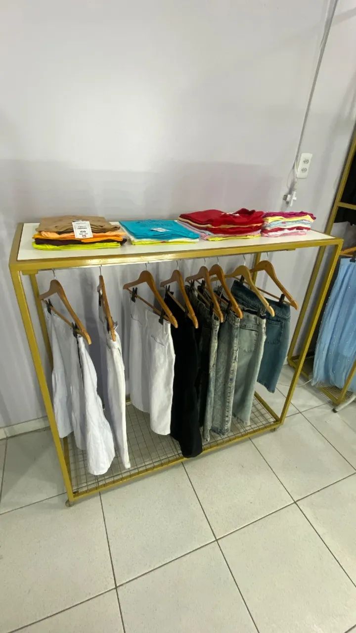 Móveis de loja de roupas 