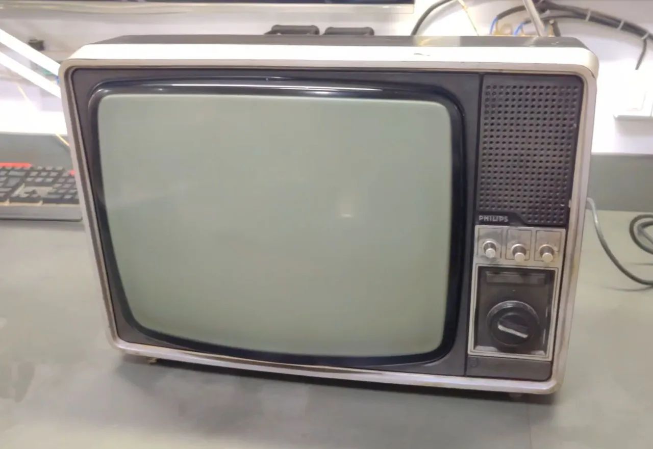 Tv antiga philips L5 preto e branco 